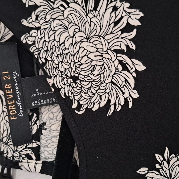 Forever 21 Black and White Floral Mini Dress Size Large - Picture 5 of 13